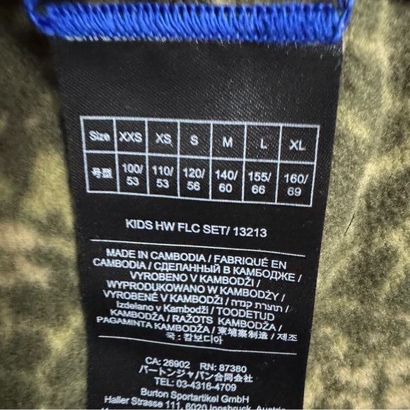 Burton fleece base layer set in a green camouflage/leopard print. Youth Small. - Picture 7 of 8